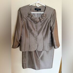 Kasper Vtg Grey Silver Top Skirt Set Flower Accents Mother Of The Bride